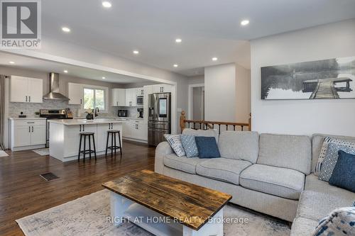 420 Parkhill Road E, Douro-Dummer, ON - Indoor Photo Showing Living Room