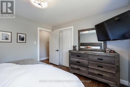 420 Parkhill Road E, Douro-Dummer, ON - Indoor Photo Showing Bedroom