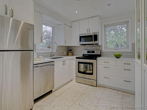 256 Zelda Cres, Richmond Hill, ON - Indoor Photo Showing Kitchen