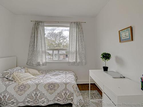 256 Zelda Cres, Richmond Hill, ON - Indoor Photo Showing Bedroom