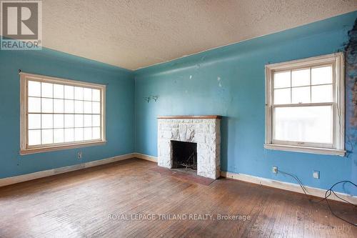 39 Fairview Avenue, London, ON - Indoor With Fireplace