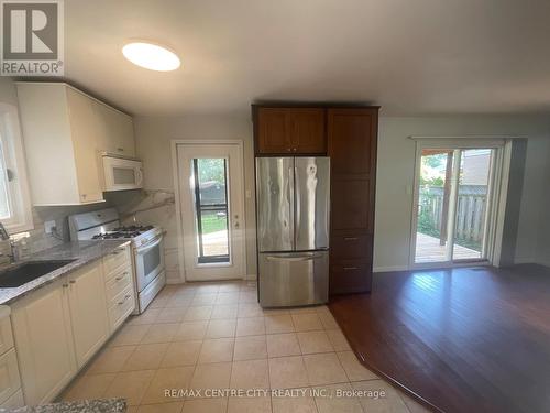 969 Apache Road, London, ON - Indoor Photo Showing Kitchen