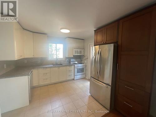 969 Apache Road, London, ON - Indoor Photo Showing Kitchen