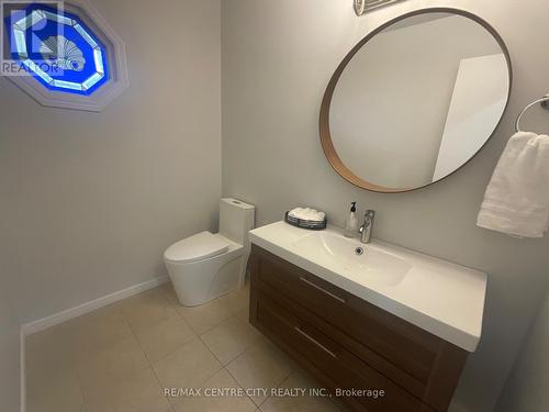 969 Apache Road, London, ON - Indoor Photo Showing Bathroom