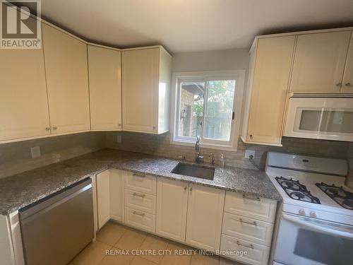 969 Apache Road, London, ON - Indoor Photo Showing Kitchen