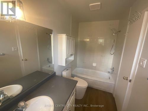 969 Apache Road, London, ON - Indoor Photo Showing Bathroom