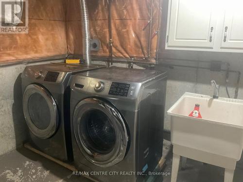 969 Apache Road, London, ON - Indoor Photo Showing Laundry Room