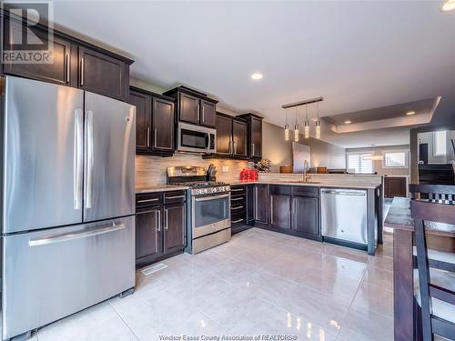 11918 Thistledown Avenue, Windsor, ON - Indoor Photo Showing Kitchen With Upgraded Kitchen