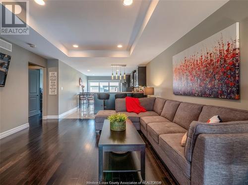 11918 Thistledown Avenue, Windsor, ON - Indoor Photo Showing Living Room