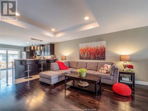 11918 Thistledown Avenue, Windsor, ON - Indoor Photo Showing Living Room