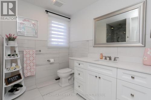 15 Ridge Boulevard, Tillsonburg, ON - Indoor Photo Showing Bathroom