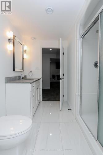 15 Ridge Boulevard, Tillsonburg, ON - Indoor Photo Showing Bathroom