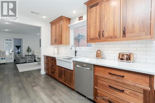 15 Ridge Boulevard, Tillsonburg, ON - Indoor Photo Showing Kitchen