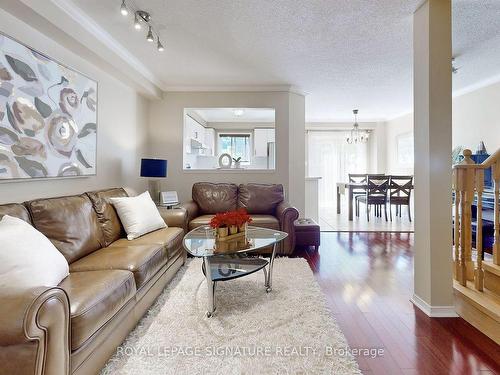 16-5260 Mcfarren Blvd, Mississauga, ON - Indoor Photo Showing Living Room