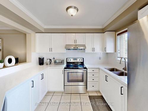 16-5260 Mcfarren Blvd, Mississauga, ON - Indoor Photo Showing Kitchen With Double Sink