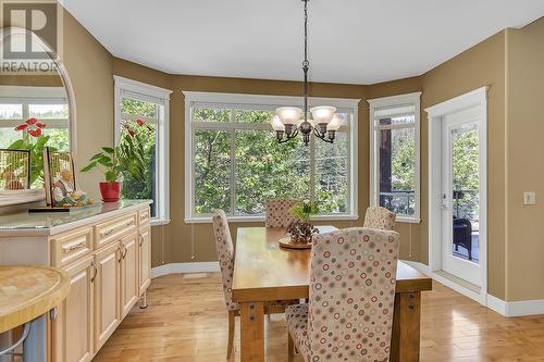 1077 Peak Point Drive, West Kelowna, BC - Indoor Photo Showing Dining Room