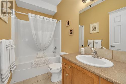 1077 Peak Point Drive, West Kelowna, BC - Indoor Photo Showing Bathroom