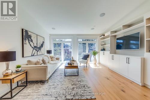 393 Summerhill Avenue, Toronto, ON - Indoor Photo Showing Living Room