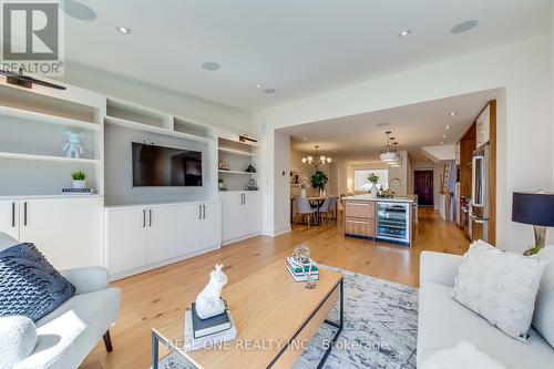 393 Summerhill Avenue, Toronto, ON - Indoor Photo Showing Living Room