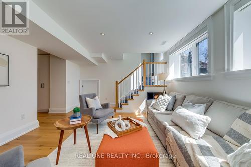 393 Summerhill Avenue, Toronto, ON - Indoor Photo Showing Living Room