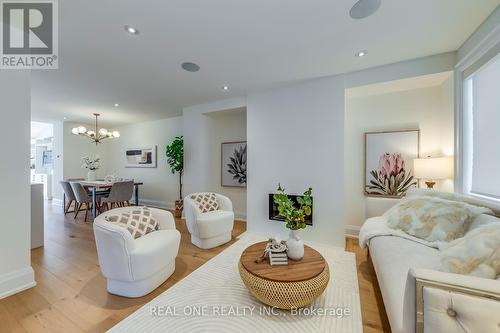 393 Summerhill Avenue, Toronto, ON - Indoor Photo Showing Living Room