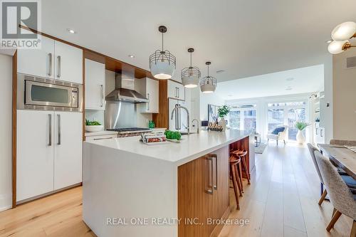 393 Summerhill Avenue, Toronto, ON - Indoor Photo Showing Kitchen With Upgraded Kitchen