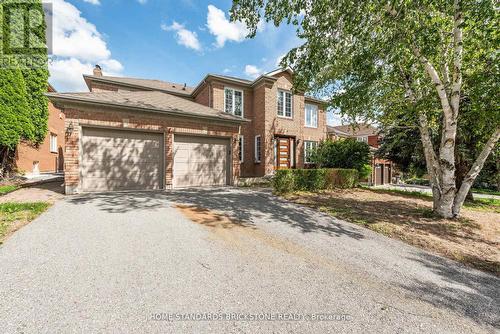 833 Lockwood Circle, Newmarket, ON - Outdoor