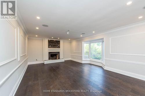 833 Lockwood Circle, Newmarket, ON - Indoor Photo Showing Living Room With Fireplace