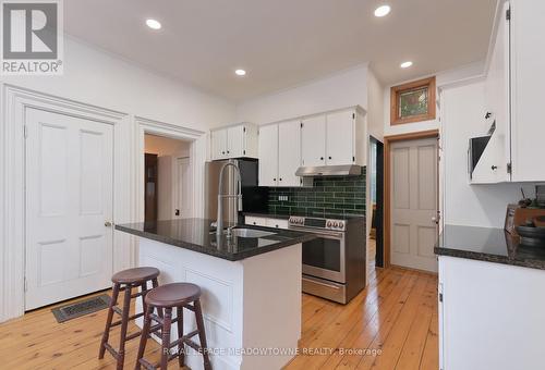 40 Centre Street, New Tecumseth, ON - Indoor Photo Showing Kitchen With Stainless Steel Kitchen