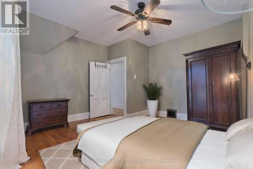 40 Centre Street, New Tecumseth, ON - Indoor Photo Showing Bedroom