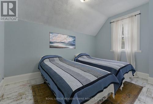 40 Centre Street, New Tecumseth, ON - Indoor Photo Showing Bedroom