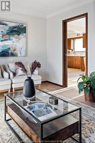 1075 Frank Avenue, Windsor, ON - Indoor Photo Showing Living Room