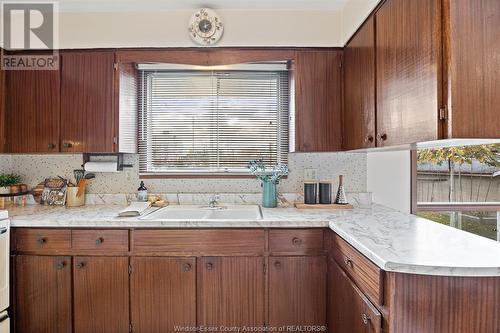 1075 Frank Avenue, Windsor, ON - Indoor Photo Showing Kitchen