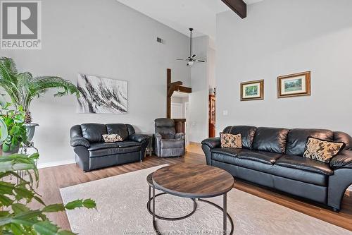 7380 Disputed Road, Lasalle, ON - Indoor Photo Showing Living Room