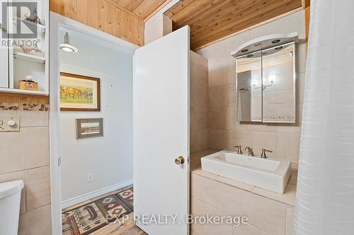 255 Victoria Road, Georgina, ON - Indoor Photo Showing Bathroom