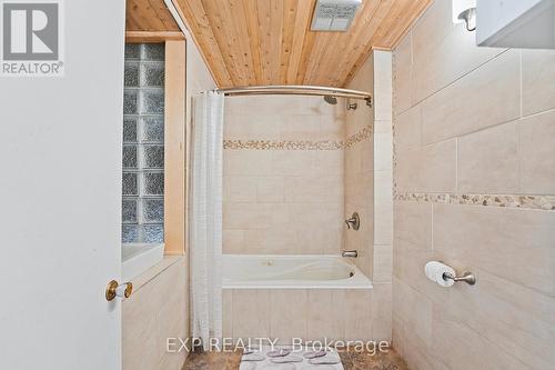 255 Victoria Road, Georgina, ON - Indoor Photo Showing Bathroom