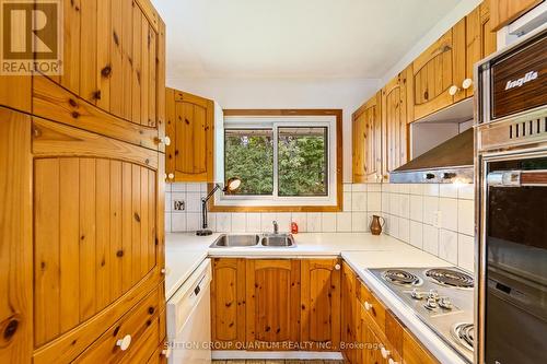 1302 Gainsborough Drive, Oakville, ON - Indoor Photo Showing Kitchen With Double Sink