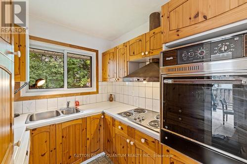 1302 Gainsborough Drive, Oakville, ON - Indoor Photo Showing Kitchen With Double Sink