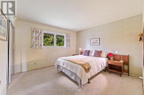 1302 Gainsborough Drive, Oakville, ON - Indoor Photo Showing Bedroom