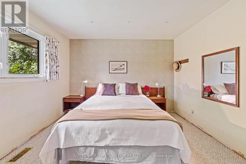 1302 Gainsborough Drive, Oakville, ON - Indoor Photo Showing Bedroom