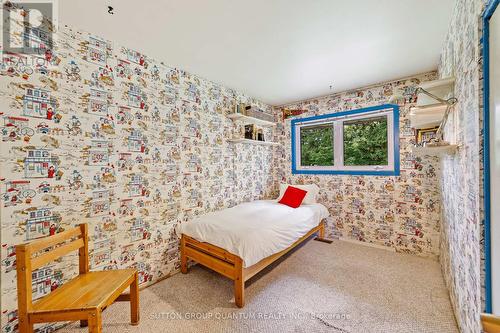 1302 Gainsborough Drive, Oakville, ON - Indoor Photo Showing Bedroom