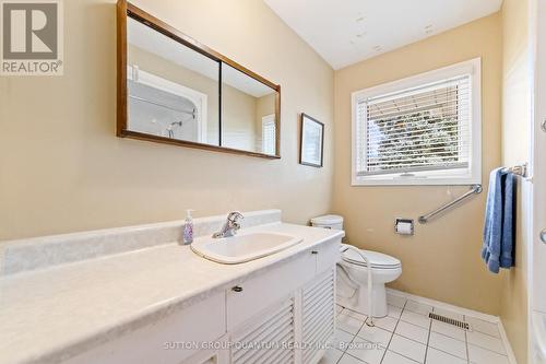 1302 Gainsborough Drive, Oakville, ON - Indoor Photo Showing Bathroom