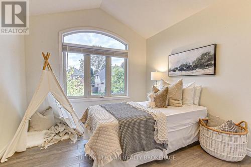 306 Okanagan Way, London, ON - Indoor Photo Showing Bedroom