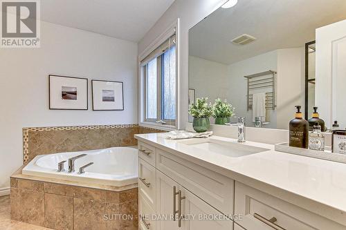 306 Okanagan Way, London, ON - Indoor Photo Showing Bathroom