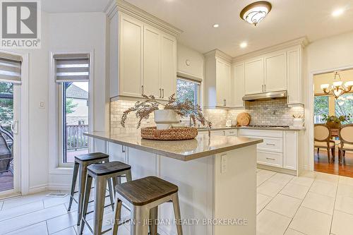 306 Okanagan Way, London, ON - Indoor Photo Showing Kitchen With Upgraded Kitchen