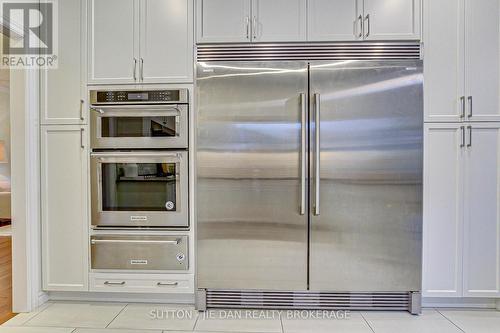 306 Okanagan Way, London, ON - Indoor Photo Showing Kitchen