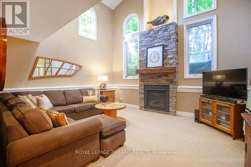 35 Ski Valley Crescent, London, ON - Indoor Photo Showing Living Room With Fireplace