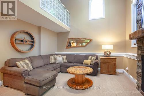 35 Ski Valley Crescent, London, ON - Indoor Photo Showing Living Room