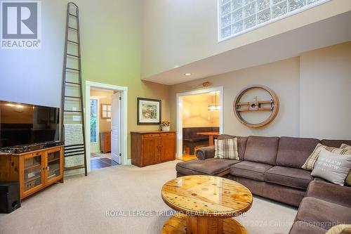 35 Ski Valley Crescent, London, ON - Indoor Photo Showing Living Room