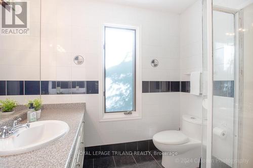 35 Ski Valley Crescent, London, ON - Indoor Photo Showing Bathroom